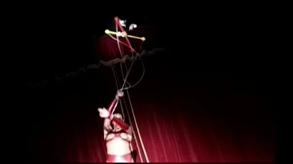 HD Harmony - Cabaret Biuazzare - escena 1 conduce películas