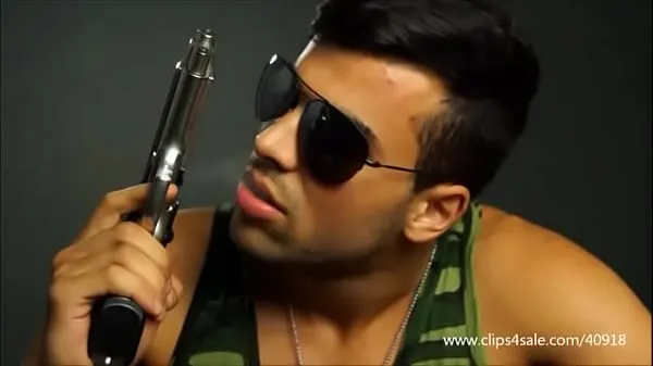 Ổ đĩa HD OMINANT YOUNG SOLDIER SMOKES AND SPITS ON YOU - 186 Phim