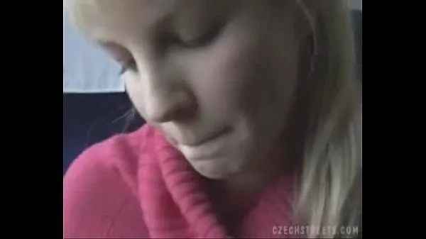 Ổ đĩa HD naughty blonde paying a blowjob on the bus Phim