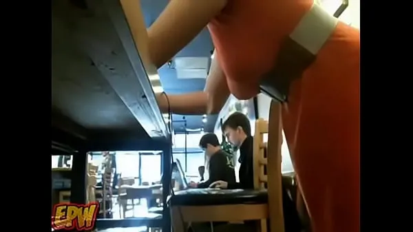 HD Pelirroja en público en la webcam café masturbación - Más conduce películas