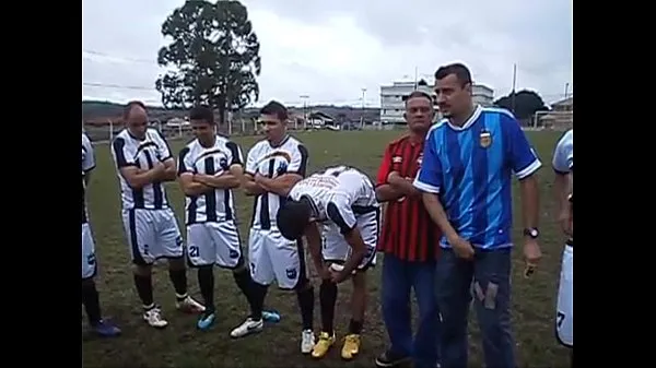 HD Rodinha de jogadores pegando no pau durante treino-filmer