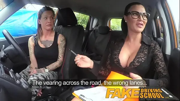 HD-Fake Driving School Sexy Strap-On-Spaß für neue Big-Tits-FahrerDrive-Filme