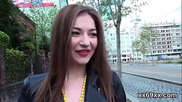 HD БФ помогает физически вылечить девственную плеву и проникнуть в девственную нимфоманку фильмы на диске