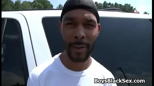 高清 White gay man gives handjob in the car to black dude 驱动电影