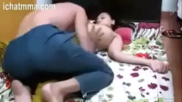 Films Desi couple chaud Suhaag Raat baise avec toutes les lumières allumées dans la chambre Full Indian Sex HD HD