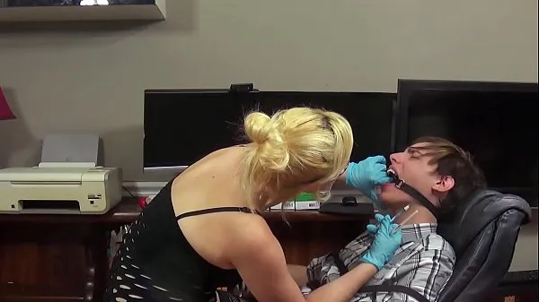 Films dentiste blonde chaude donne une pipe à un mec HD HD