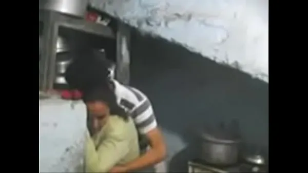 Filmy na dysku HD Hot Indian Girl Get Pressed in the Kitchen by her husband