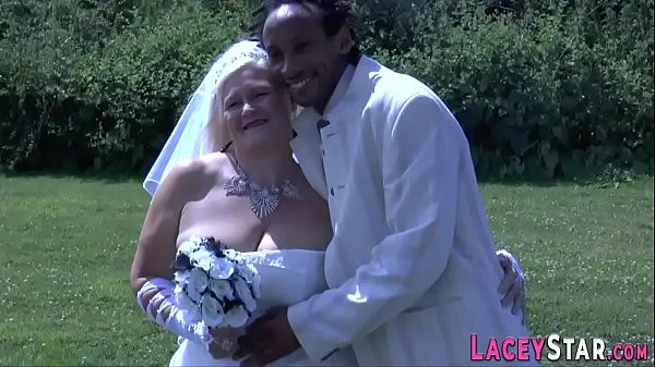 Ταινίες δίσκου HD Granny brides rides cock