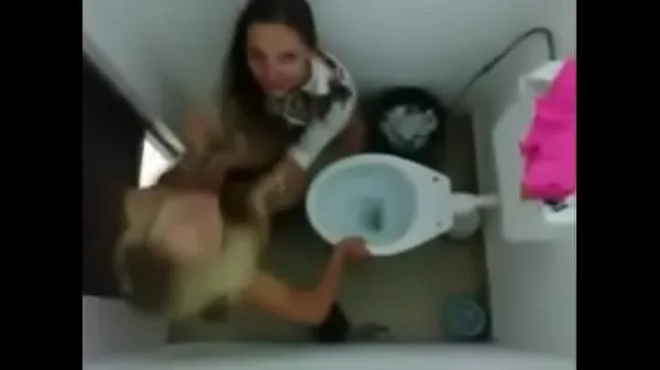 HD Lesbians in the bathroom having fun mendorong Film