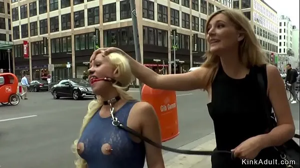 Films Plantureuse petite blonde gangbang en public HD HD