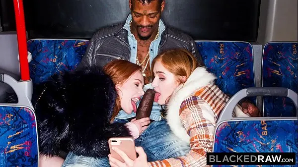 HD BLACKEDRAW ¡Dos bellezas se follan a una BBC gigante en el autobús conduce películas