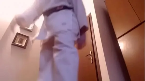 高清 我是你的空手道老师，我想像小虫子一样统治你 驱动电影