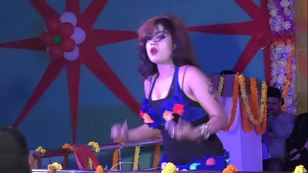 HD Hot performance of sexy dancer Suruchi drive Movies