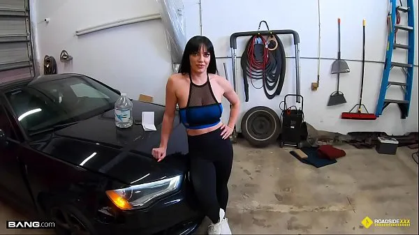 HD Roadside - Fit Girl Gets Her Pussy Banged By The Car Mechanic drive Movies