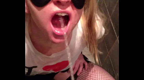 HD Piss in sluts mouth - and she enjoys drinking it Filmleri Sürdürün