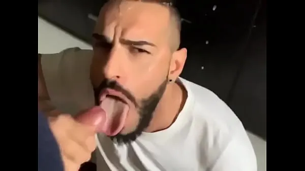 HD Hunk gets cum in mouth ڈرائیو موویز