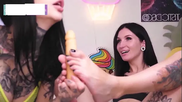 HD lesbians fuck with double dildo sexy blowjob footjob-filmer