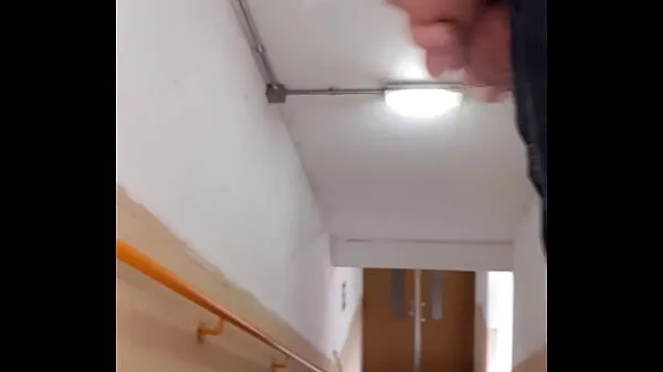 HD flashing on a staircase for a cleaner, she did not aware me, hope she can see my dick 드라이브 동영상