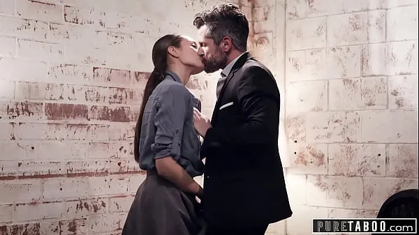 Films PURE TABOO Bella Rolland veut désespérément baiser sa grosse bite de patron HD HD