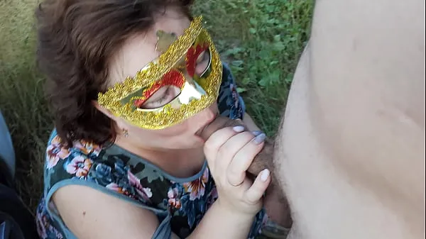 Films MILF russe potelée baisée en plein air sur le terrain HD HD