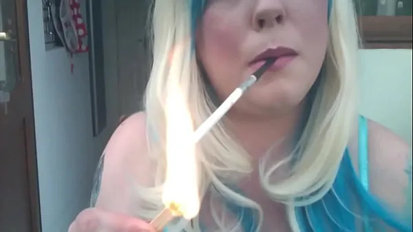 HD BBW Blondie Tina Snua Smoking A Slim Vogue Cigarette In A Holder With Match Light Up-filmer