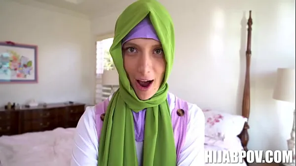 HD Hijab piccola Izzy Lush che infrange le regoleproduci film