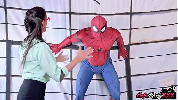 एचडी Naughty Sofie Marie Sucks Spidermans Massive Hard Dick ड्राइव मूवीज़