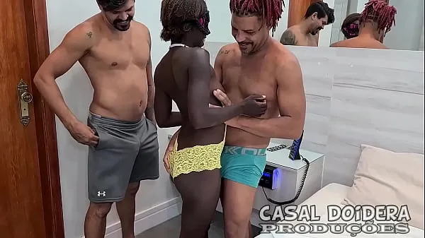 Films Trio interracial amateur avec la vilaine fille noire donnant le cul et la chatte à des amis au motel jusqu'à ce qu'ils obtiennent du lait dans la bouche HD HD