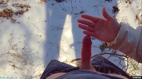 HD-Perfekte Masturbation im Wald von einer hübschen MILFDrive-Filme