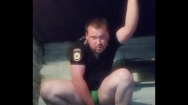 HD A lost argument at work ended with the loss of anal virginity for a Russian policeman mendorong Film