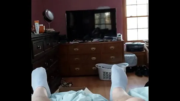 HD Diane Lang, una dilettante matura completamente rasata, entra in camera da letto con la moglie in vestaglia aperta mentre si prepara a succhiare per la prima volta un amico di lunga dataproduci film