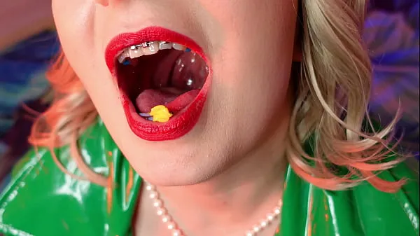 HD sexy angry woman with braces - vore fetish - swallowing GIANTESS 드라이브 동영상