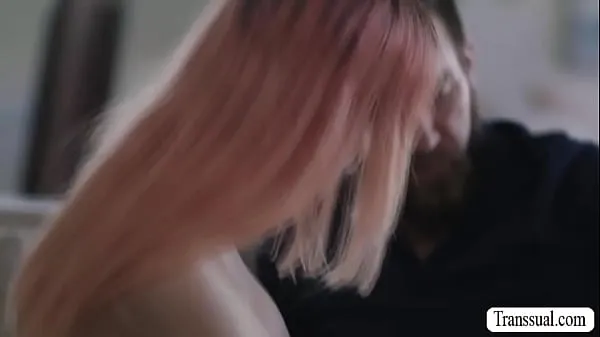 HD Pink haired TS comforted by her bearded stepdad by licking her ass to makes it wet and he then fucks it so deep and hard drive -elokuvat