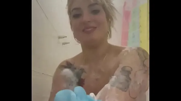 أفلام عالية الدقة A full time real shower tattoo girl Alina تعمل بمحرك