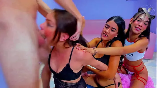 HD tre troie arrapate succhiano il cazzo del loro compagno di stanza quando dovrebbero essere in classeproduci film