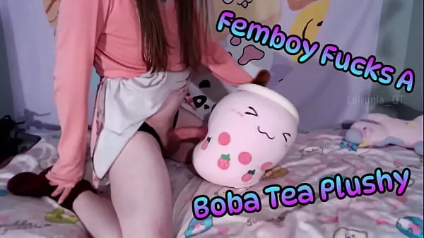 أفلام عالية الدقة Femboy Fucks A Boba Tea Plushy! (Teaser تعمل بمحرك