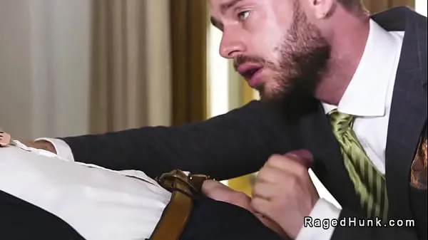 أفلام عالية الدقة Huge dick mogul Zac Johnson laying on the table and getting blowjob from real estate agent Manuel Reyes then anal fucking him at empty property تعمل بمحرك