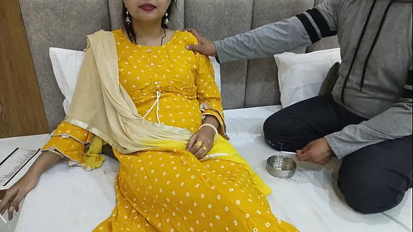 Ổ đĩa HD Desiaraabhabhi - Indian Desi having fun fucking with friend's mother, fingering her blonde pussy and sucking her tits Phim
