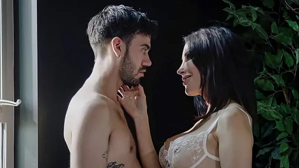 HD Madrastra MILF Seduce a su Joven hijastro conduce películas