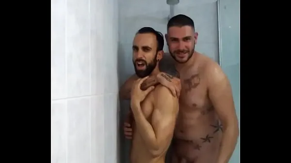 Filmy na jednotce HD I take a shower with my STRAIGHT friend