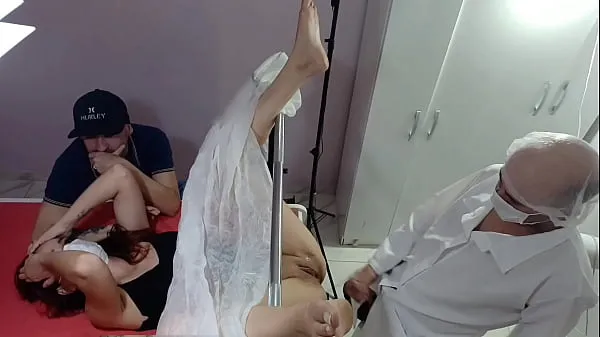 HD Husband, wife for exam and doctor is excited-filmer