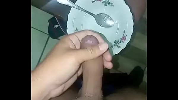 HD Submissive urinates on a plate for his mistress conduce películas