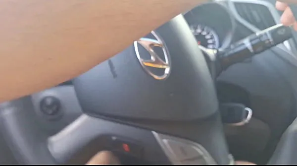 HD Masturbación arriesgada para una pelirroja que estaba en la parada del autobús drive Movies