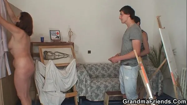 HD Granny pleases two young painters-drev film